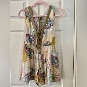 NWT Romper by Dress Forum in Floral Print With Green Trim-Size Small